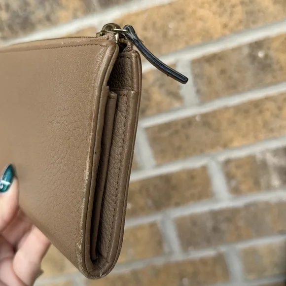 Gucci Zip Leather Wallet - Picture 5 of 9